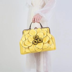 Exquisite Cre8tive Concepts Flower Kiss-Lock Handbag
